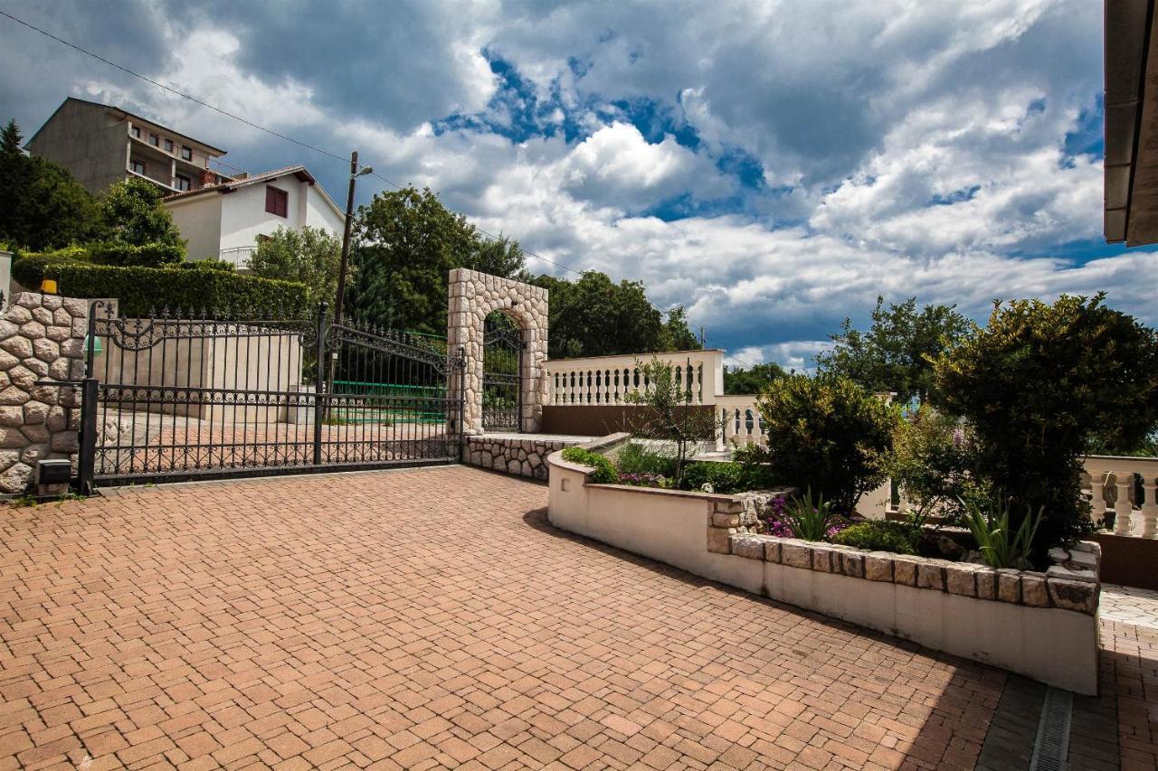 Apartments With A Parking Space Crikvenica - 11307 ภายนอก รูปภาพ